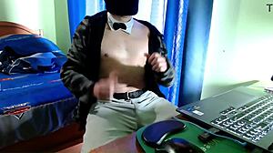 sensual arnoldsylver cums hard on cam chat