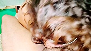 Suegra Culona Chupa Polla Rico Antes de Cabalgarla Duro en Creampie