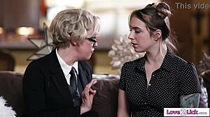 Fan girl licks milf actress pussy