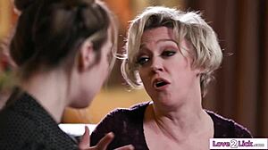 Fan girl licks milf actress pussy