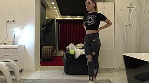 two college amateurs show up for photos but end up in hot casting with director