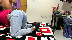 i score hot hookup on public transport ride... damn!!