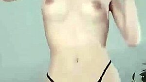 Koreana novinha fingers pussy solo so hot damn!!