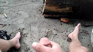 hey wanna see me masturbate publicly on this beach? 🌊