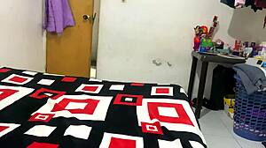 i score hot hookup on public transport ride... damn!!