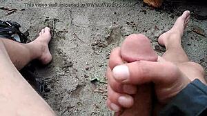 hey wanna see me masturbate publicly on this beach? 🌊