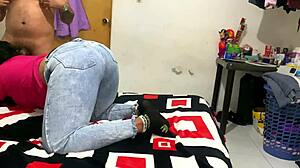 i score hot hookup on public transport ride... damn!!