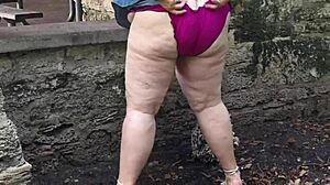 big fat mature bbw granny flashes huge juicy ass pussy squirting peeing close up public park