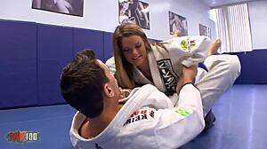 She trades blowjob for relaxing foot massage session