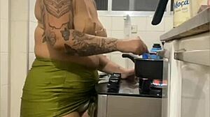Live Kitchen Mini Skirt Flashes Swollen Fat Pussy!