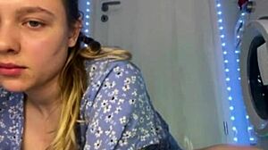 WATCH THIS TEEN STRETCHED BY DOUBLE DILDOS CLOSE UP INSANE!