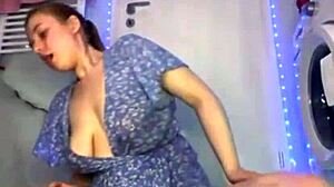 WATCH THIS TEEN STRETCHED BY DOUBLE DILDOS CLOSE UP INSANE!