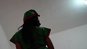 hey sexy brunette wanna flash that ass for my massage fantasy?