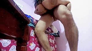 la convenzo a mi inocente sobrinastra de darme el culo y me vengo dentro