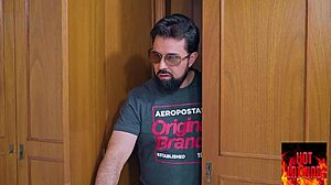 Horny guy unleashes massive cock deep into ruivinha's big pussy lips