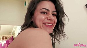 hot babe robbin rose takes double penetration and double vaginal from monster cocks