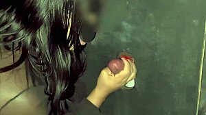 Esposa, why chupar desconhecidos cocks no glory hole? Creampie orgasm in swing house!