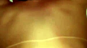 meti gostoso na mulher do corno flashing her mature pussy pov