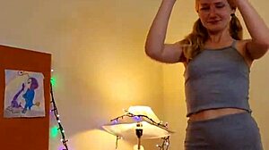 omg this petite cutie worships my huge throbbing dick so good