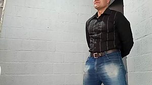 ei yuri gaúcho contratou o segurança dotadão que gozou voyeur style