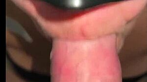 Colombian Sabrinafoxy Starts Week Sucking Boyfriend's Dick and Swallowing Hot Cum