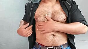 ei yuri gaúcho contratou o segurança dotadão que gozou voyeur style