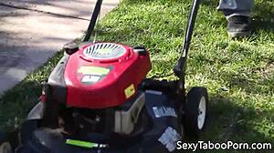 Amateur babe licks pussy while getting banged hard in threesome