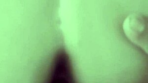 papi, mira como esta puta latina se deja penetrar de perrito en casero