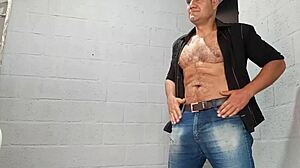 ei yuri gaúcho contratou o segurança dotadão que gozou voyeur style