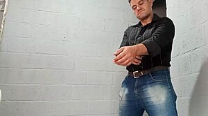 ei yuri gaúcho contratou o segurança dotadão que gozou voyeur style