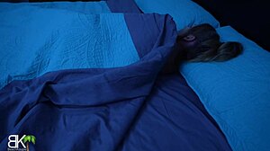 JUNIOR SLIDES INTO STEPMOM'S BED FOR BIG COCK DEEPTHROAT HANDJOB RELIEF