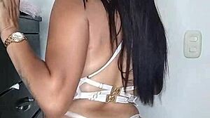 Colombian BBW Wife Flashes Big Ass Pussy to Seduce Hard Fuck