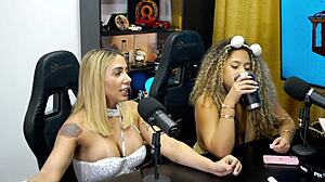Novinha flashes wet pussy on podcast, barraco explodes with outdoor fuck
