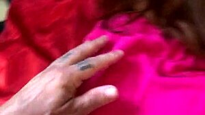 Meu padrasto me dando anal com sex toy fora de casa e nos pegam no flagra?