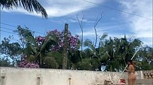 wanna see my big pussy flashing all day for the construction worker here???