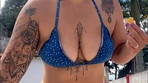 wanna see my big pussy flashing all day for the construction worker here???