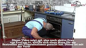 WOW! Notgeile Deutsche Hausfrau Begs Handwerker for Kitchen Sex!