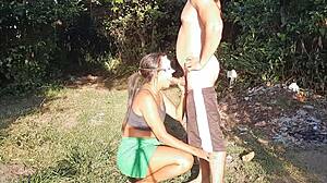 O safado me levou no mato e comeu meu cuzinho com pauzudo ate gozar na bunda tatuada