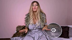 Blonde Princess Fills Targaryen Pussy in Game of Thrones Cosplay Ride