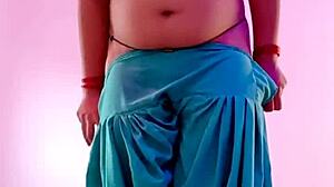 i'm showing my sexy tight body to boyfriend on video call get leaked