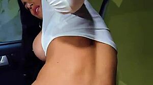 EU fiz sexo quente com amigo no carro durante carona insana!!