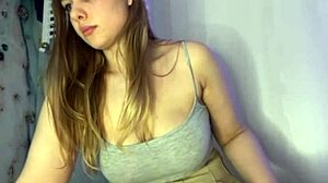 Hey amateur bbw teen, finger that fat pink pussy till you cum hard and horny!