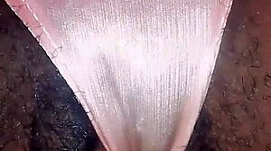 en-chan demonstrates clit-tingling three fingers technique up close part 1