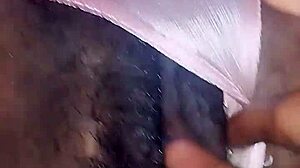 en-chan demonstrates clit-tingling three fingers technique up close part 1