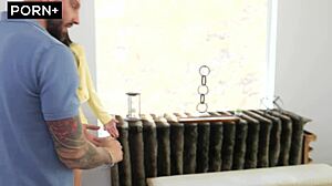 Lucky Client Scores Latina Pussy in Home Deal Bonus!