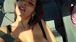 hehe resolvi provocar os caminhoneiros de carro com meu corpinho safado 😈🔥