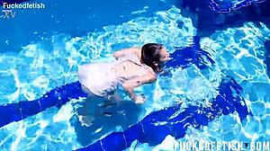 yessica bunny squeezes wet shaved pussy underwater