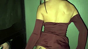 she offers pussy at swingers gloryhole for fun