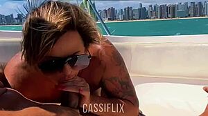 meu marido trouxe o negão pro barco 😍 chupei o pauzão e ele ARROMBOU meu cu até peidar no pau dele completo!!