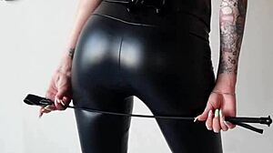 imagine this ass worship dominatrix in tight leggings smothering your face with her juicy sexy ass 😍 do you wanna grope it or get facesat hard? 👅🍑